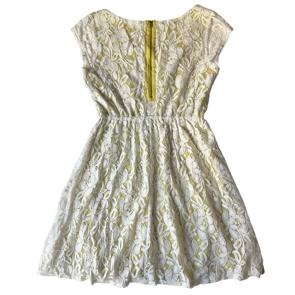 Xhilaration Women’s Lace Dress size M ShortSleeve KneeLength Floral White Green - Picture 9 of 9